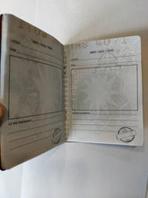 Carica l'immagine nel visualizzatore di Gallery, PASSAPORTO PER BAMBINI
